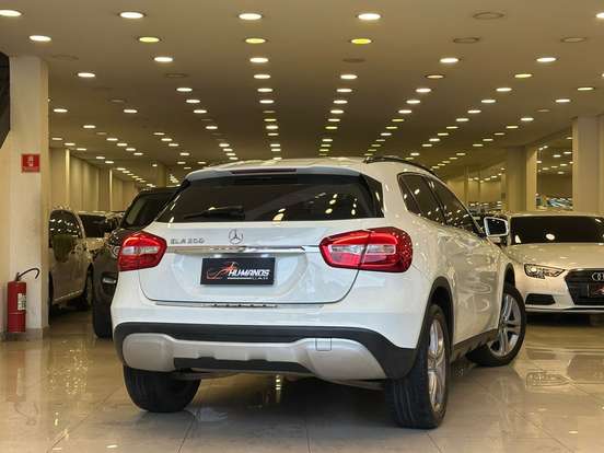 MERCEDES-BENZ-GLA 200-2017
