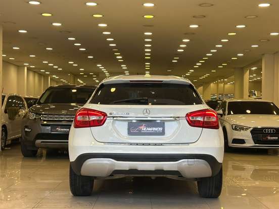 MERCEDES-BENZ-GLA 200-2017