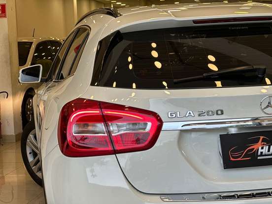 MERCEDES-BENZ-GLA 200-2017