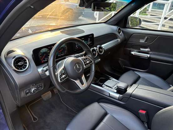 MERCEDES-BENZ-GLB 200-2020
