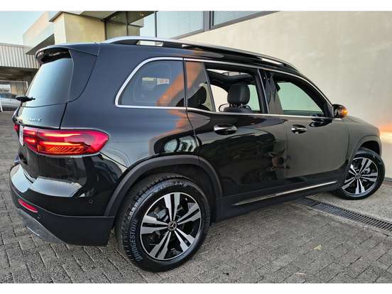 MERCEDES-BENZ-GLB 220-2025