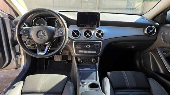 MERCEDES-BENZ-GLA 200-2019