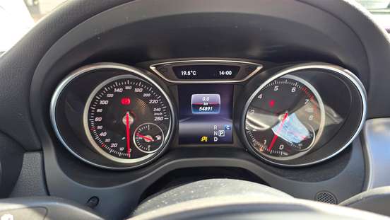 MERCEDES-BENZ-GLA 200-2019