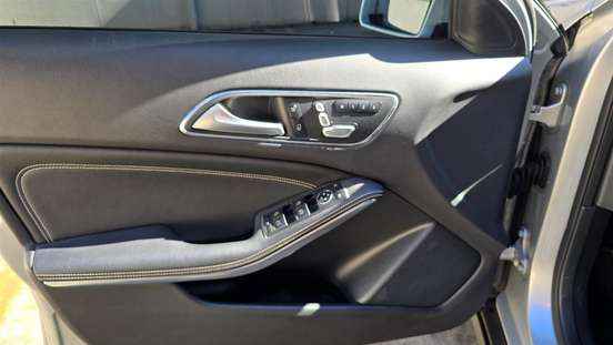 MERCEDES-BENZ-GLA 200-2019