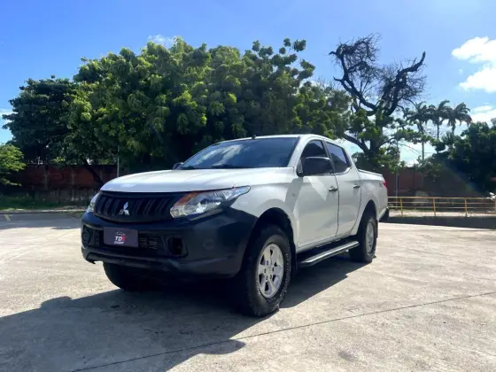 MITSUBISHI L200 TRITON 2.4 16V TURBO DIESEL GL CD 4X4 MANUAL MITSUBISHI L200 TRITON 2.4 16V TURBO DIESEL GL CD 4X4 MANUAL