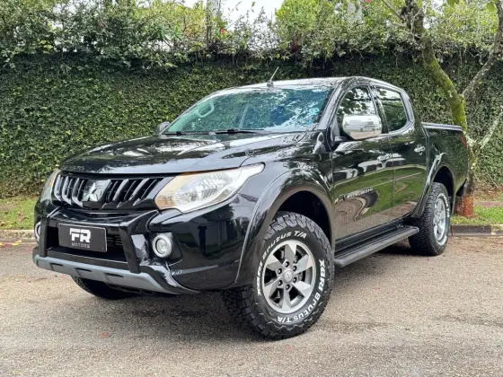 MITSUBISHI L200 TRITON 2.4 16V TURBO DIESEL SPORT HPE CD 4P 4X4 AUTOMÁTICO MITSUBISHI L200 TRITON 2.4 16V TURBO DIESEL SPORT HPE CD 4P 4X4 AUTOMÁTICO