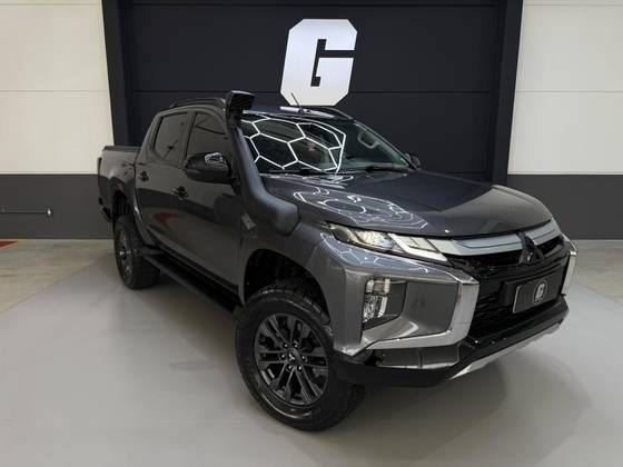 MITSUBISHI L200 TRITON 2.4 16V TURBO DIESEL SPORT HPE-S CD 4P 4X4 AUTOMÁTICO