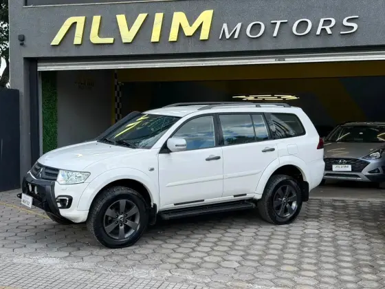 MITSUBISHI PAJERO 3.2 HPE S 4X4 7 LUGARES 16V TURBO INTERCOOLER DIESEL 4P AUTOMÁTICO