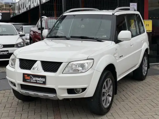 MITSUBISHI-PAJERO TR4-2.0 4X4 16V 140CV FLEX 4P AUTOMÁTICO MITSUBISHI-PAJERO TR4-2013
