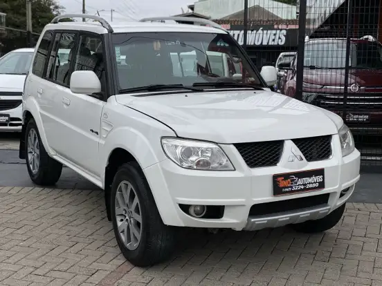 MITSUBISHI-PAJERO TR4-2.0 4X4 16V 140CV FLEX 4P AUTOMÁTICO MITSUBISHI-PAJERO TR4-2013
