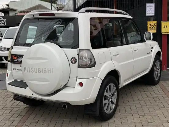 MITSUBISHI-PAJERO TR4-2.0 4X4 16V 140CV FLEX 4P AUTOMÁTICO MITSUBISHI-PAJERO TR4-2013