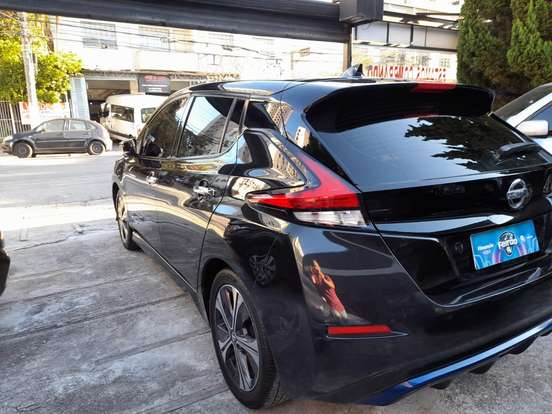 NISSAN-LEAF-2021