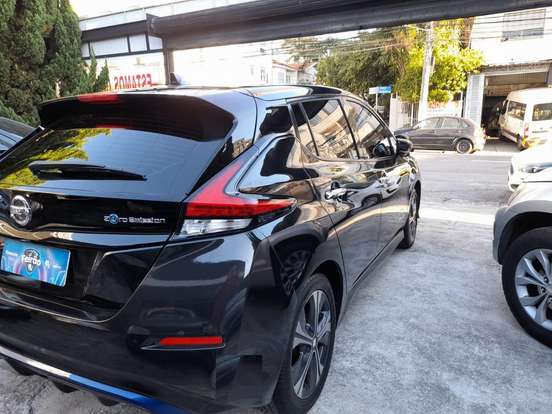 NISSAN-LEAF-2021