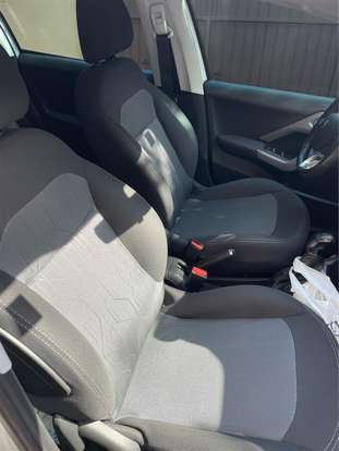 PEUGEOT-208-2016
