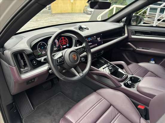 PORSCHE-CAYENNE-2024