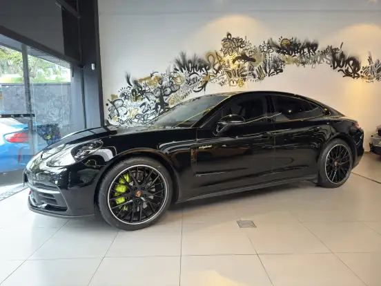 PORSCHE-PANAMERA-2020