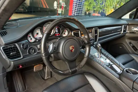 PORSCHE-PANAMERA-2011