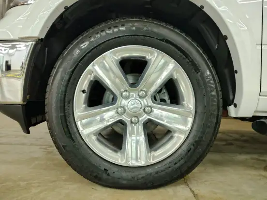 RAM-CLASSIC-5.7 V8 GASOLINA LARAMIE CD 4X4 AUTOMÁTICO RAM-CLASSIC-2023