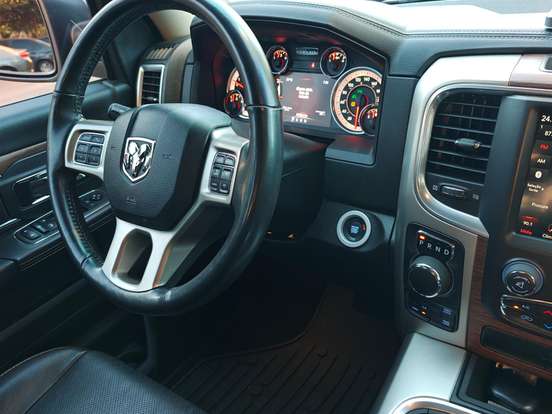 RAM-1500-5.7 V8 GASOLINA LIMITED CD 4X4 AUTOMÁTICO RAM-1500-2023