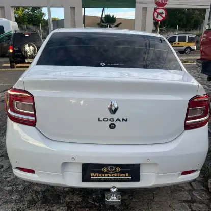 RENAULT-LOGAN-2022