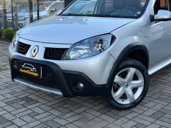 RENAULT-SANDERO-2009