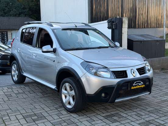 RENAULT-SANDERO-2009