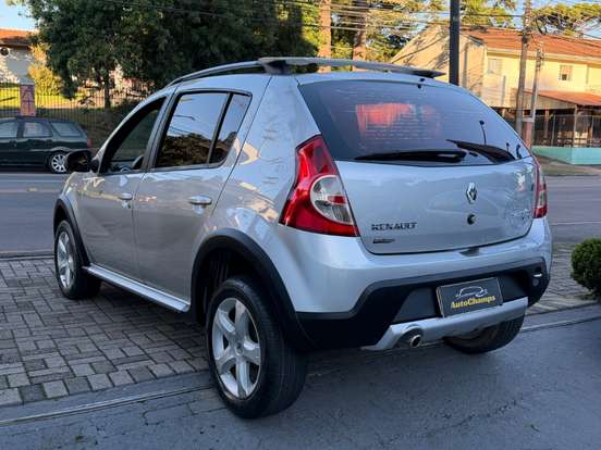 RENAULT-SANDERO-2009