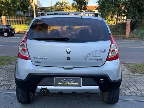 RENAULT-SANDERO-2009