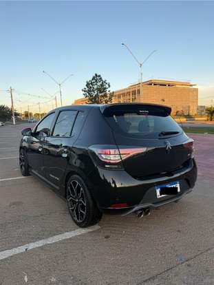 RENAULT-SANDERO-2021
