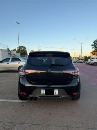 RENAULT-SANDERO-2021