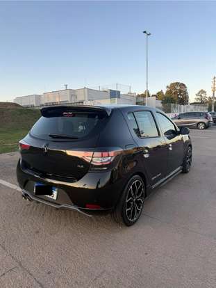 RENAULT-SANDERO-2021