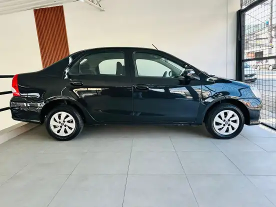 TOYOTA-ETIOS-2017