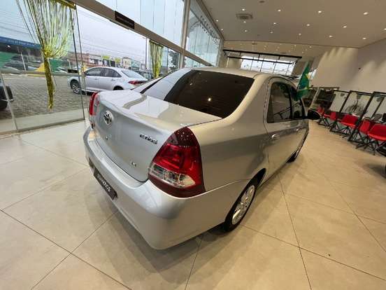 TOYOTA-ETIOS-2019