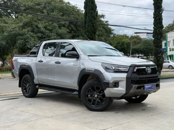 TOYOTA HILUX 2.8 D-4D TURBO DIESEL CD CONQUEST 4X4 AUTOMÁTICO