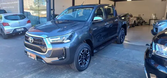 TOYOTA HILUX 2.8 D-4D TURBO DIESEL CD SRV 4X4 AUTOMÁTICO TOYOTA HILUX 2.8 D-4D TURBO DIESEL CD SRV 4X4 AUTOMÁTICO