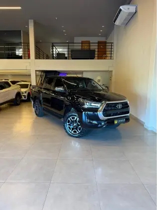 TOYOTA HILUX 2.8 D-4D TURBO DIESEL CD SRX 4X4 AUTOMÁTICO