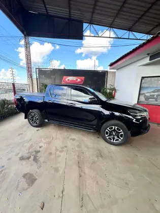 TOYOTA HILUX 2.8 D-4D TURBO DIESEL CD SRX 4X4 AUTOMÁTICO TOYOTA HILUX 2.8 D-4D TURBO DIESEL CD SRX 4X4 AUTOMÁTICO