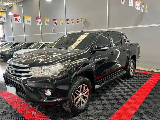 TOYOTA HILUX 2.8 SR 4X4 CD 16V DIESEL 4P AUTOMÁTICO TOYOTA HILUX 2.8 SR 4X4 CD 16V DIESEL 4P AUTOMÁTICO