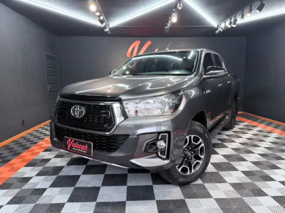 TOYOTA HILUX 2.8 SR 4X4 CD 16V DIESEL 4P AUTOMÁTICO TOYOTA HILUX 2.8 SR 4X4 CD 16V DIESEL 4P AUTOMÁTICO
