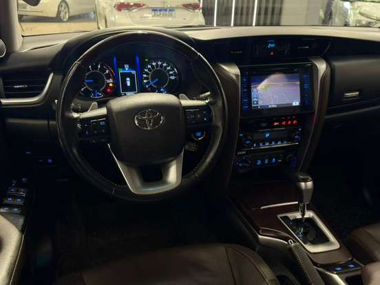 TOYOTA-HILUX-2.8 SRX 4X4 CD 16V DIESEL 4P AUTOMÁTICO TOYOTA-HILUX-2017