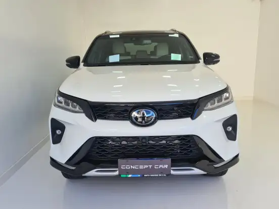 TOYOTA-HILUX SW4-2025