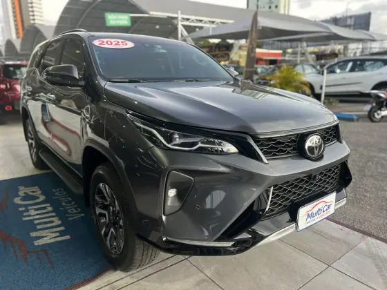 TOYOTA HILUX SW4 2.8 D-4D TURBO DIESEL SRX PLATINUM 7L 4X4 AUTOMÁTICO