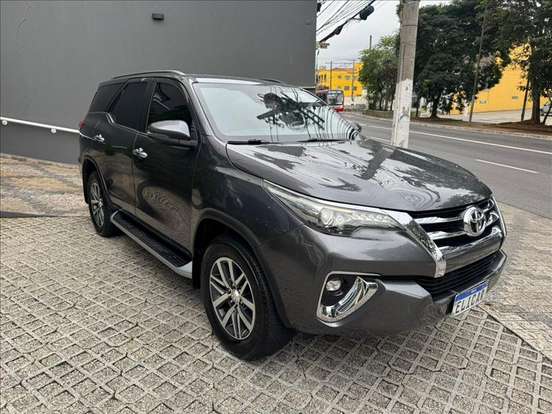 TOYOTA-HILUX SW4-2.8 SRX 4X4 7 LUGARES 16V TURBO INTERCOOLER DIESEL 4P AUTOMÁTICO TOYOTA-HILUX SW4-2018
