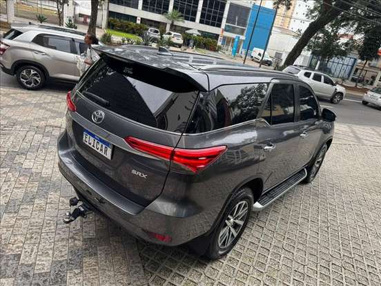 TOYOTA-HILUX SW4-2.8 SRX 4X4 7 LUGARES 16V TURBO INTERCOOLER DIESEL 4P AUTOMÁTICO TOYOTA-HILUX SW4-2018