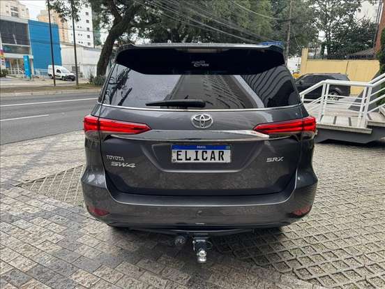 TOYOTA-HILUX SW4-2.8 SRX 4X4 7 LUGARES 16V TURBO INTERCOOLER DIESEL 4P AUTOMÁTICO TOYOTA-HILUX SW4-2018
