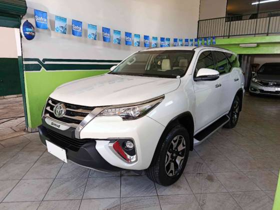 TOYOTA HILUX SW4 2.8 SRX DIAMOND 4X4 7 LUGARES 16V TURBO INTERCOOLER DIESEL 4P AUTOMÁTICO