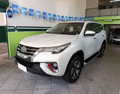 TOYOTA HILUX SW4 2.8 SRX DIAMOND 4X4 7 LUGARES 16V TURBO INTERCOOLER DIESEL 4P AUTOMÁTICO TOYOTA HILUX SW4 2.8 SRX DIAMOND 4X4 7 LUGARES 16V TURBO INTERCOOLER DIESEL 4P AUTOMÁTICO