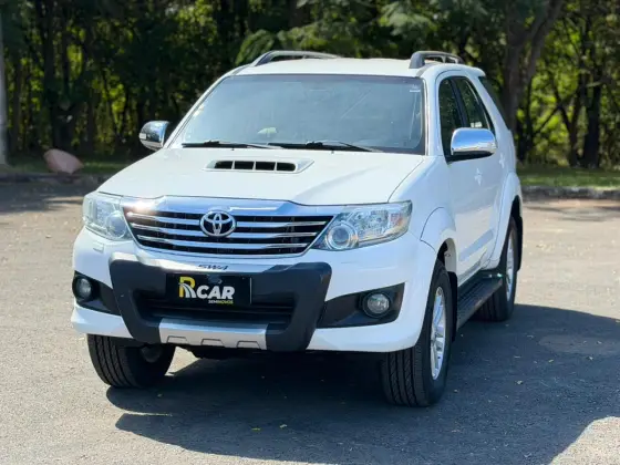 TOYOTA HILUX SW4 3.0 SRV 4X4 16V TURBO INTERCOOLER DIESEL 4P AUTOMÁTICO