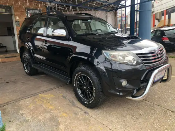 TOYOTA HILUX SW4 3.0 SRV 4X4 7 LUGARES 16V TURBO INTERCOOLER DIESEL 4P AUTOMÁTICO