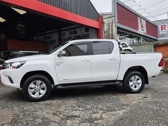 TOYOTA-HILUX-2.7 SRV 4X2 CD 16V FLEX 4P AUTOMÁTICO TOYOTA-HILUX-2017